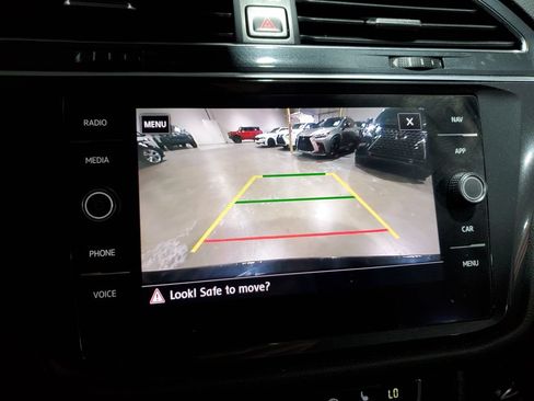 Used 2020 Volkswagen Tiguan SEL FWD image 26
