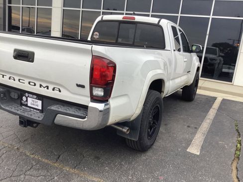 Used 2018 Toyota Tacoma SR5 RWD image 9