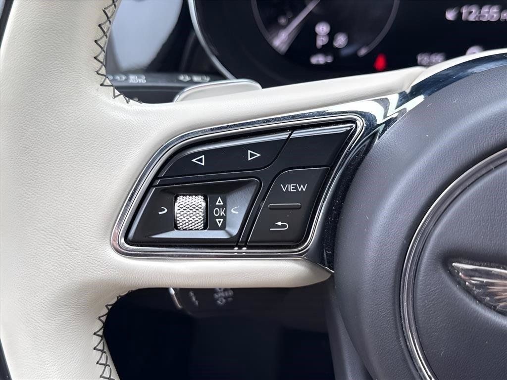 Used 2023 Bentley Bentayga AWD/4WD image 28