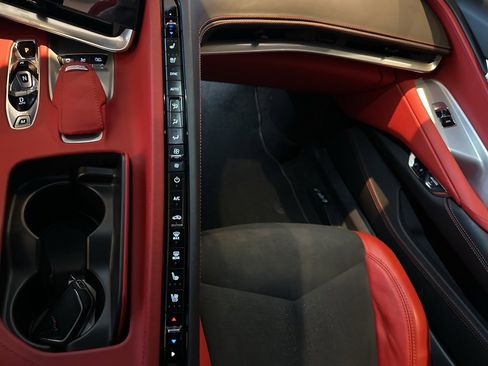 Used 2025 Chevrolet Corvette Stingray Premium Conv w/ Z51 Performance Package image 18