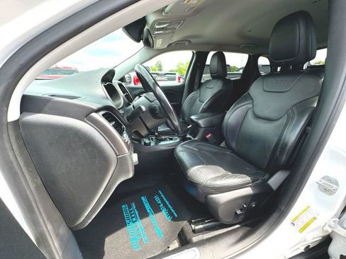 Used 2019 Jeep Cherokee Limited AWD/4WD image 19