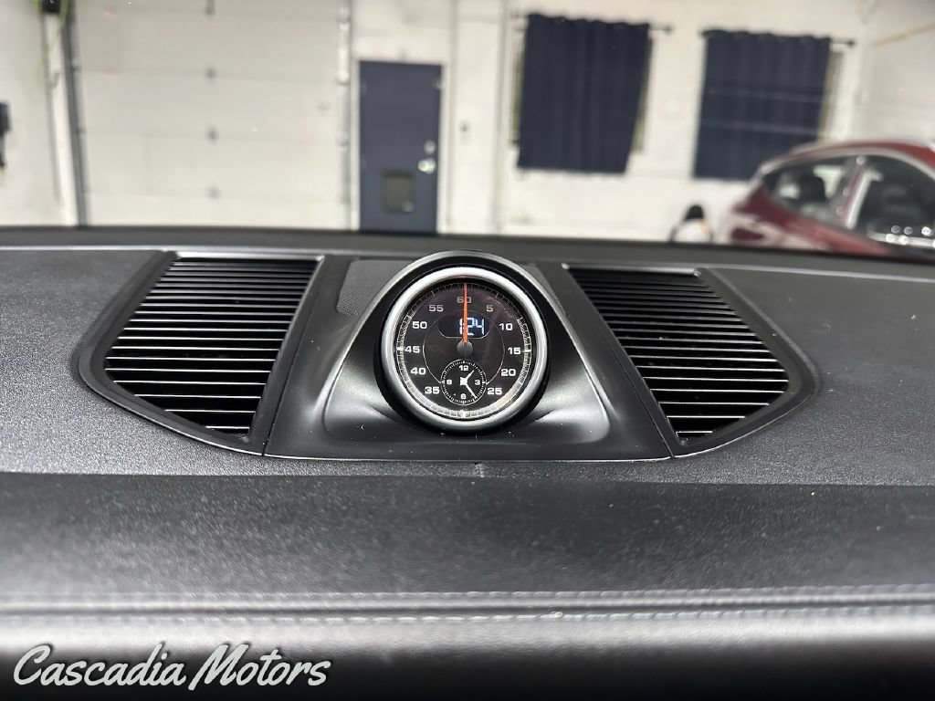 Used 2016 Porsche Macan Turbo AWD/4WD image 39