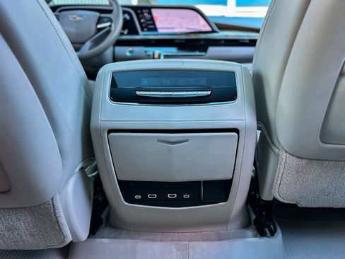 Used 2021 Cadillac Escalade Sport Platinum image 32