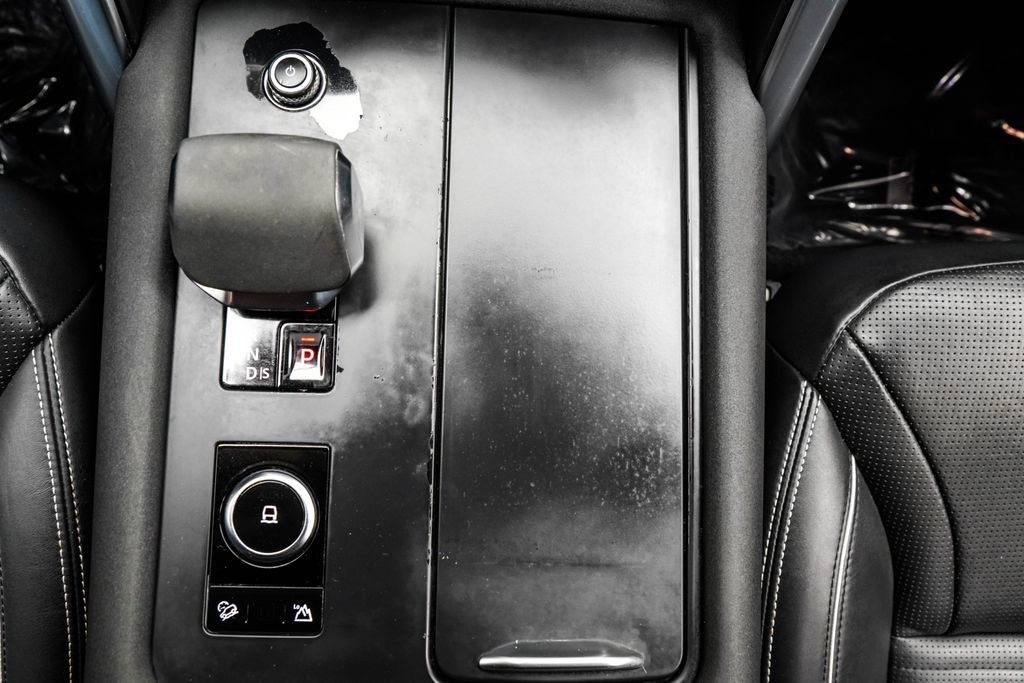 Used 2022 Land Rover Discovery HSE R-Dynamic AWD/4WD image 28