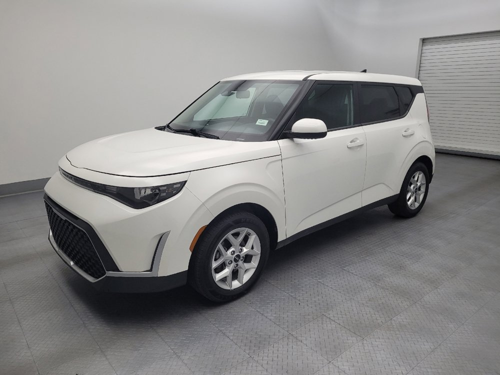 Used 2025 Kia Soul LX w/ LX Technology Package FWD image 2