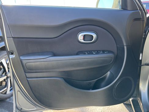 Used 2019 Kia Soul + image 16