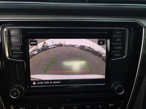 Used 2018 Volkswagen Passat 2.0T SE image 23