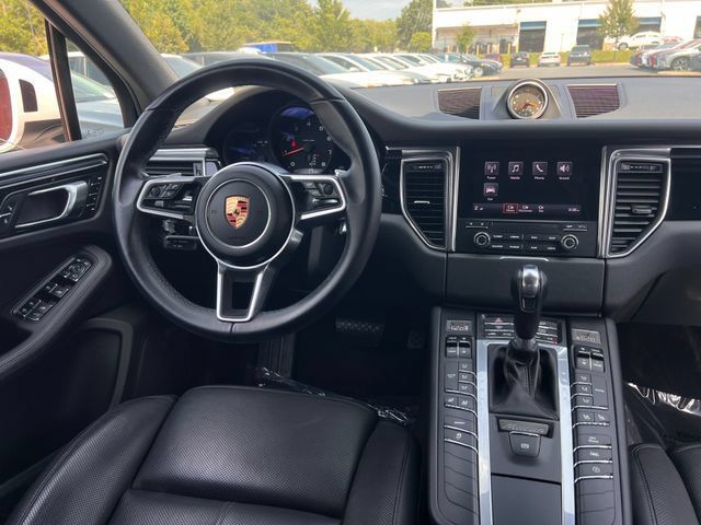 Used 2018 Porsche Macan w/ Premium Package Plus AWD/4WD image 16