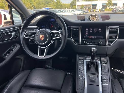 Used 2018 Porsche Macan w/ Premium Package Plus AWD/4WD image 16