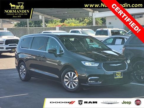 Used 2023 Chrysler Pacifica Touring-L FWD image 1