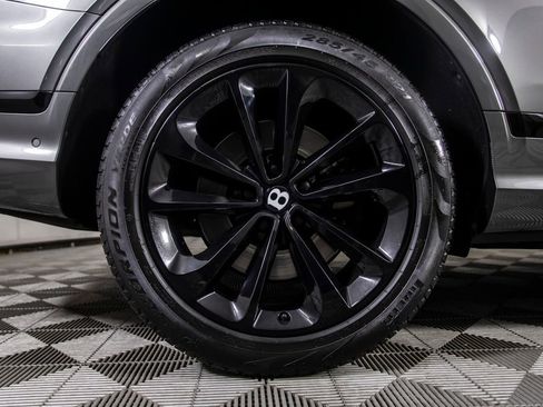 Used 2022 Bentley Bentayga image 12