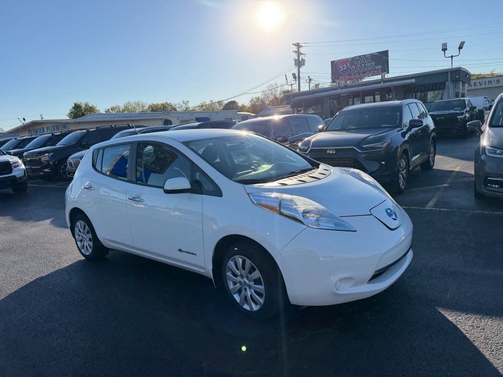 Used 2015 Nissan Leaf S w/ Charge Package FWD image 2