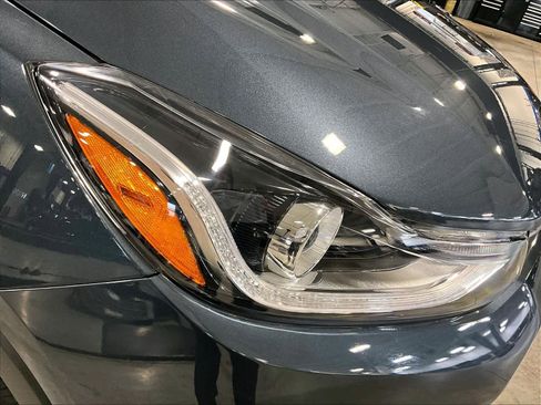 Used 2022 Chevrolet Trax LT w/ LT Convenience Package image 34