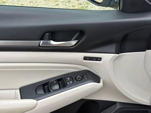 Used 2019 Nissan Altima 2.5 Platinum FWD image 17