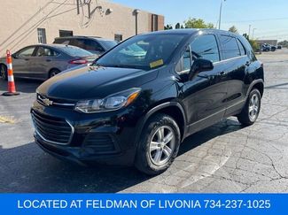 Used 2022 Chevrolet Trax LS w/ Tint and Cruise Package image 1