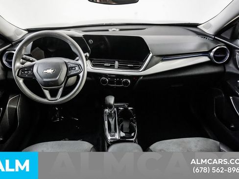 Used 2025 Chevrolet Trax LT FWD image 20