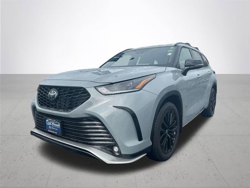 Certified 2025 Toyota Highlander XSE image 2