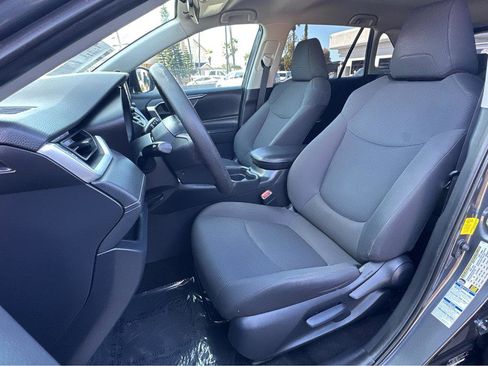 Used 2019 Toyota RAV4 LE image 8