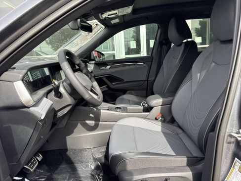 New 2026 Volkswagen Tiguan SE R-Line FWD image 9