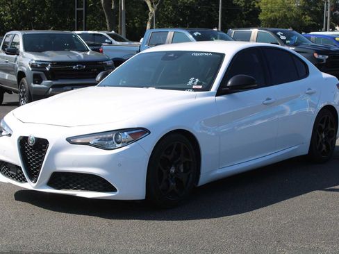 Used 2021 Alfa Romeo Giulia Sprint w/ Nero Edizione RWD image 2