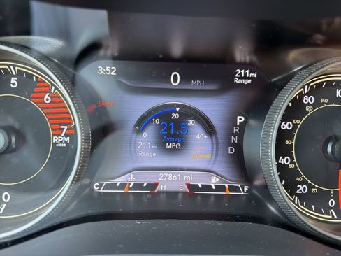 Used 2022 Jeep Cherokee Latitude Lux w/ Mopar Interior Package AWD/4WD image 9
