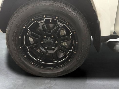 Used 2017 Toyota 4Runner SR5 AWD/4WD image 24