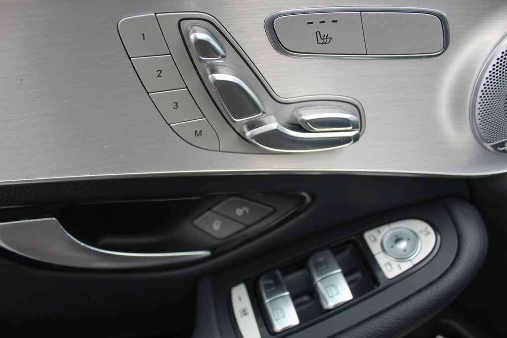 Used 2019 Mercedes-Benz GLC 300 4MATIC image 13