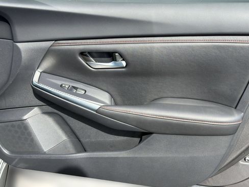 Used 2025 Nissan Sentra SR FWD image 33