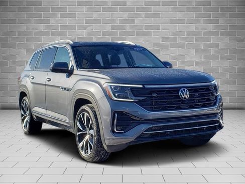 Used 2025 Volkswagen Atlas SEL Premium R-Line image 3