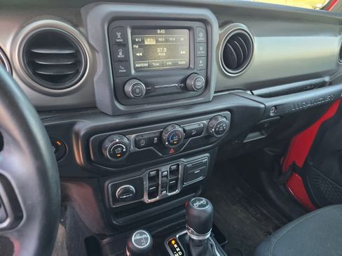 Used 2018 Jeep Wrangler Unlimited Sport S AWD/4WD image 16
