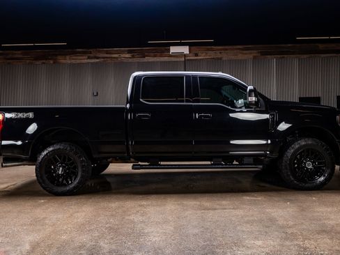 Used 2022 Ford F250 Lariat w/ Black Appearance Package image 10