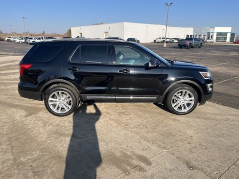 Used 2017 Ford Explorer XLT w/ Equipment Group 202A image 7