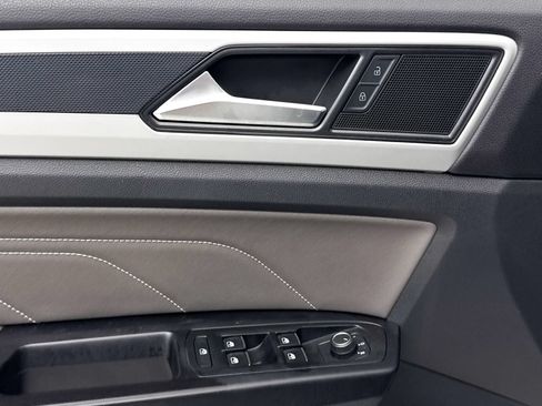 Used 2021 Volkswagen Atlas SE w/ Towing Package FWD image 25
