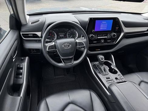 Certified 2024 Toyota Highlander XLE AWD/4WD image 18