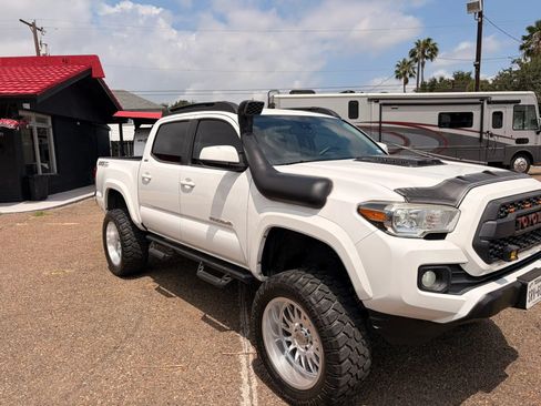 Used 2019 Toyota Tacoma SR5 RWD image 6