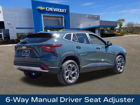 Used 2025 Chevrolet Trax LT w/ Driver Confidence Package image 26