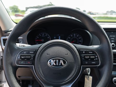 Used 2016 Kia Optima LX FWD image 11