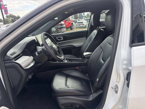 Used 2025 Jeep Compass Limited AWD/4WD image 28