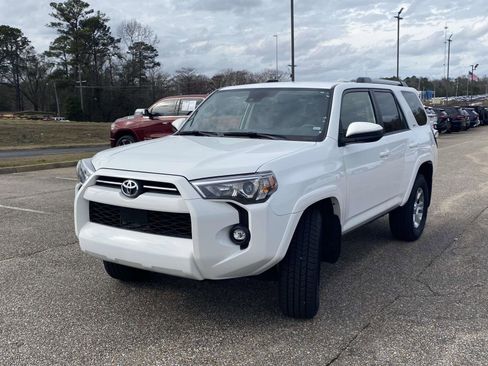 Used 2024 Toyota 4Runner SR5 image 3