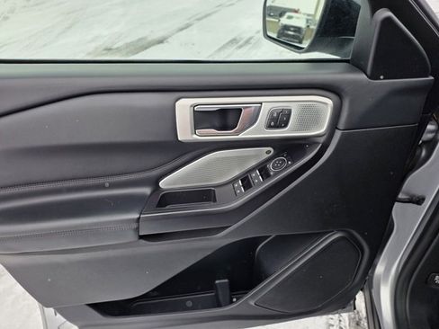 Used 2020 Ford Explorer Platinum w/ Premium Technology Package image 20