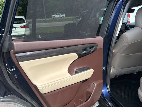 Used 2021 Toyota Highlander Platinum AWD/4WD image 9