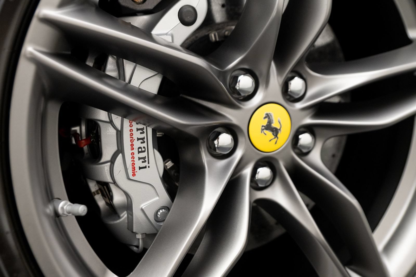 Used 2021 Ferrari 812 GTS RWD image 40