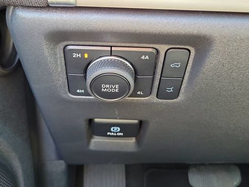 Used 2025 Ford Expedition Active AWD/4WD image 13
