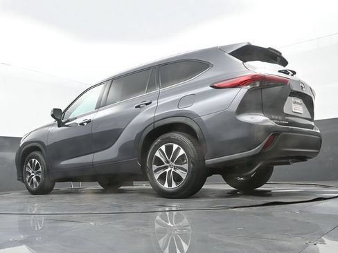 Used 2020 Toyota Highlander XLE FWD image 27