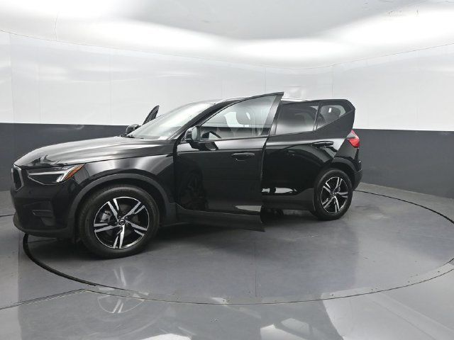 Used 2023 Volvo XC40 B5 Core w/ Convenience Package AWD/4WD image 39