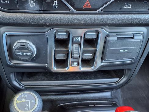 Used 2024 Jeep Wrangler Unlimited Sport AWD/4WD image 15