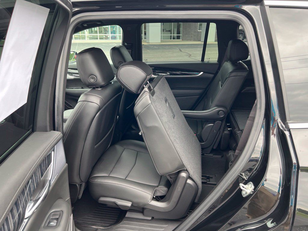 Used 2024 Cadillac XT6 Premium Luxury w/ Technology Package AWD/4WD image 24