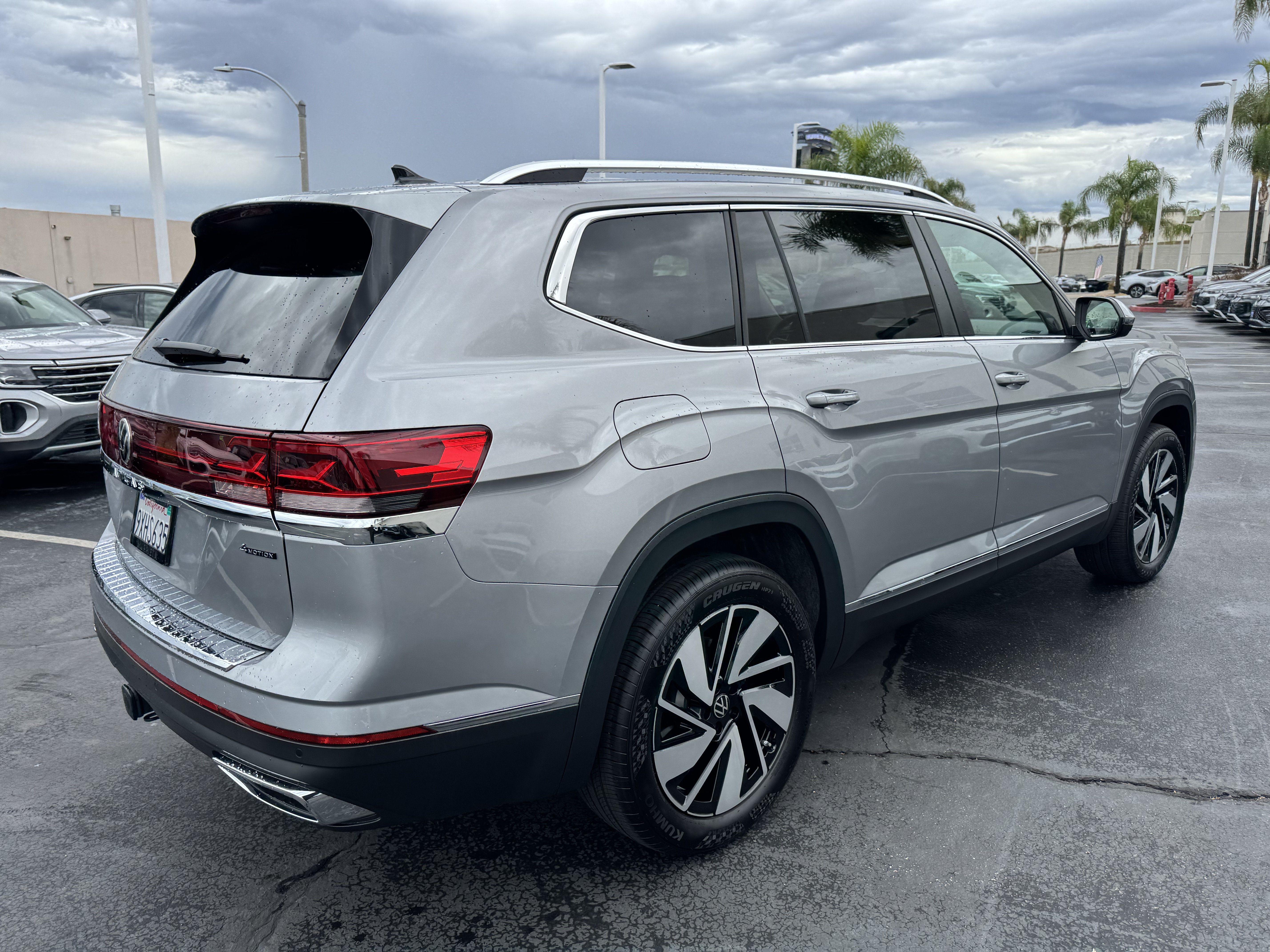 Used 2025 Volkswagen Atlas SEL AWD/4WD image 9