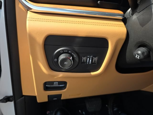 Used 2024 Jeep Grand Cherokee L Summit AWD/4WD image 20