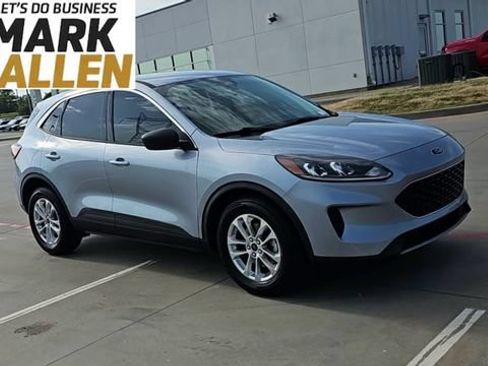 Used 2022 Ford Escape SE FWD image 2